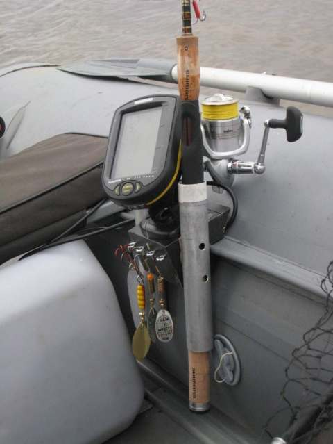 Pontoon sonar holder Pontoon sonar holder