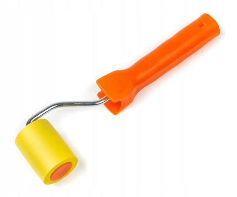 Pressure roller for gluing batten strips to a pontoon Pressure roller for gluing batten strips to a pontoon
